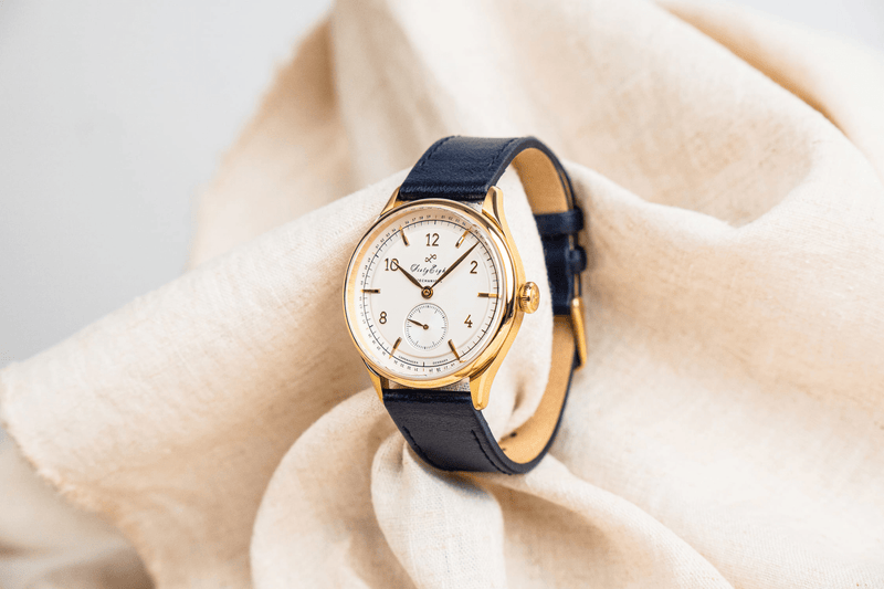 1968 Mechanical, Gold / White